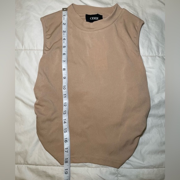 NWT Sleeveless Tan Crop Top With Side Ruching Size L - Picture 3 of 8